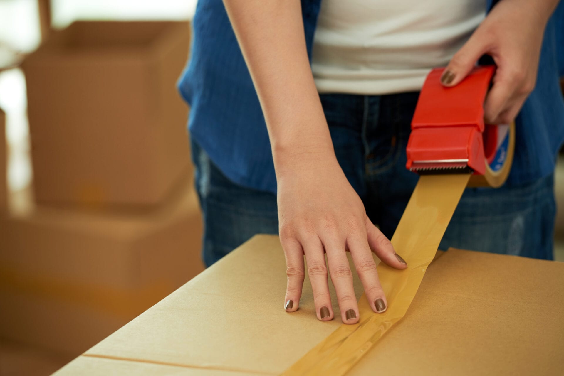 Sealing boxes with the H-taping method